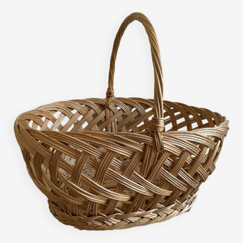 Large beige wicker basket with pretty weave