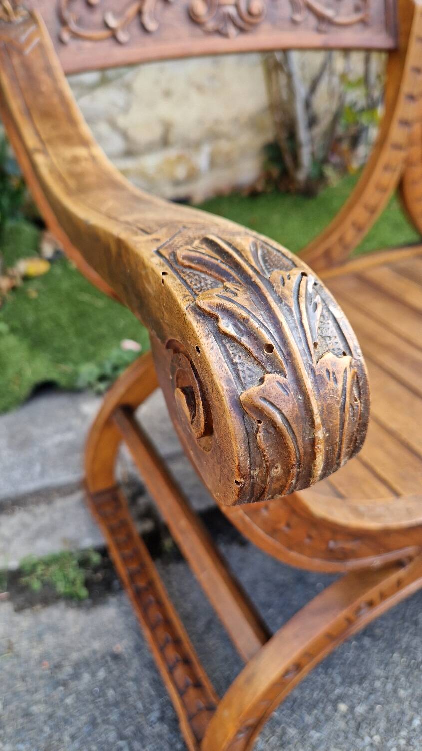 Curule double armchair in oak