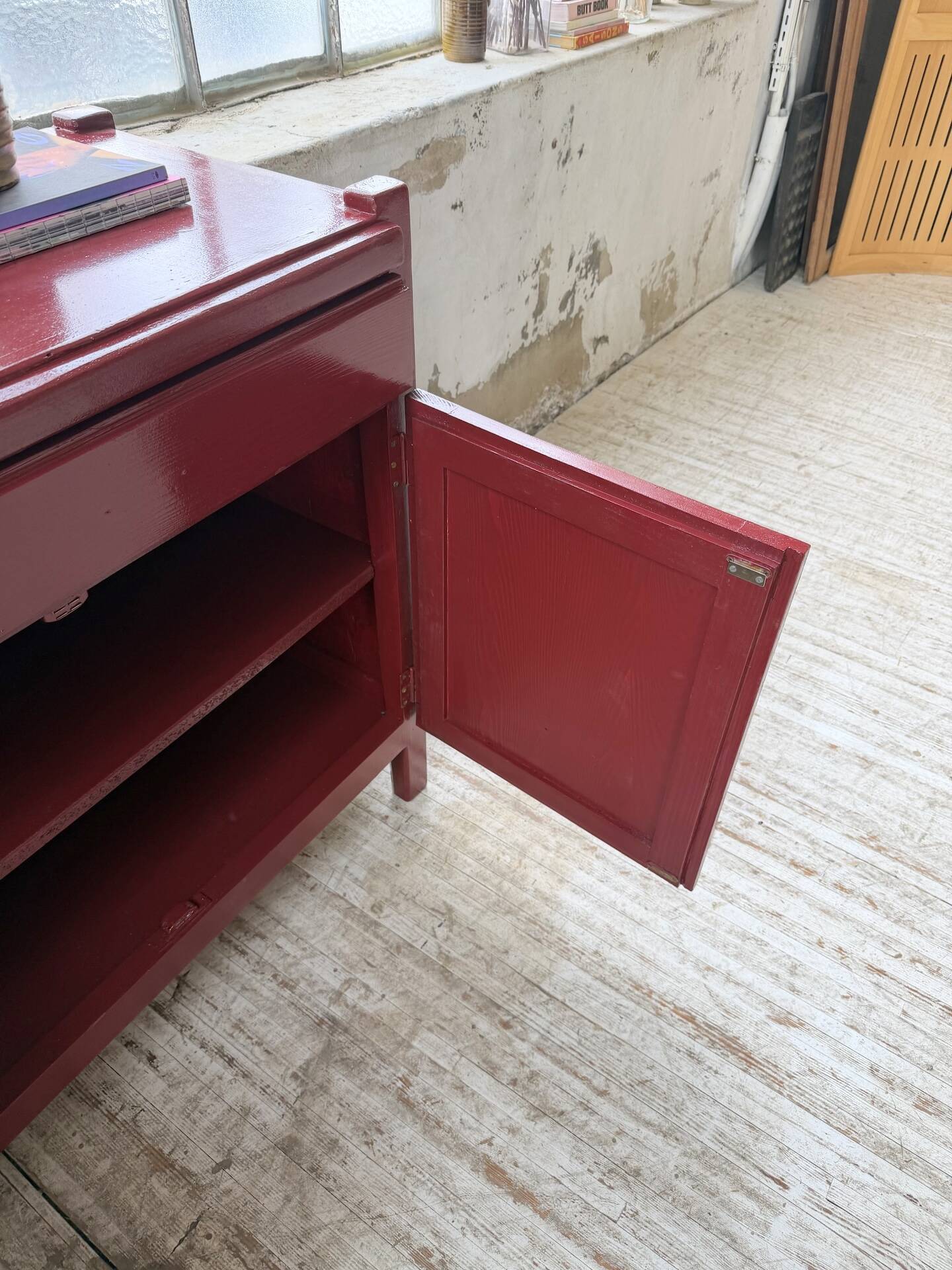 Red lacquered enfilade 1970 160cm