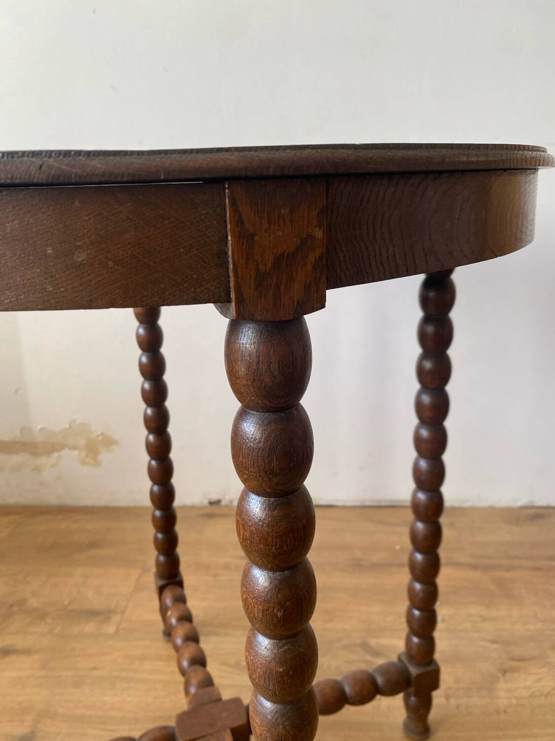 Side table with turned, beaded wooden legs
