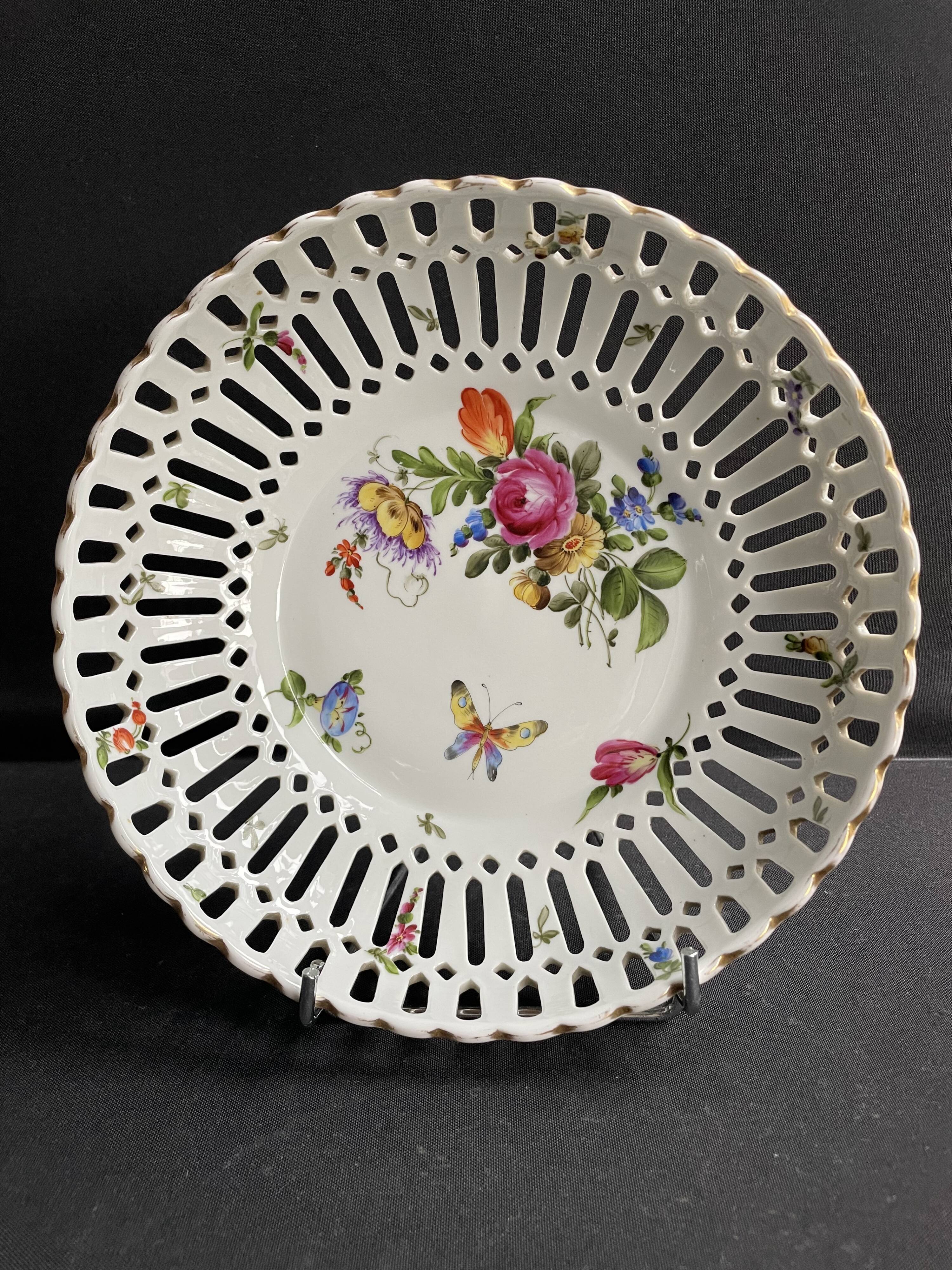 Openwork porcelain bowl with hand decoration – Von Schierholz manufactory in Plaue