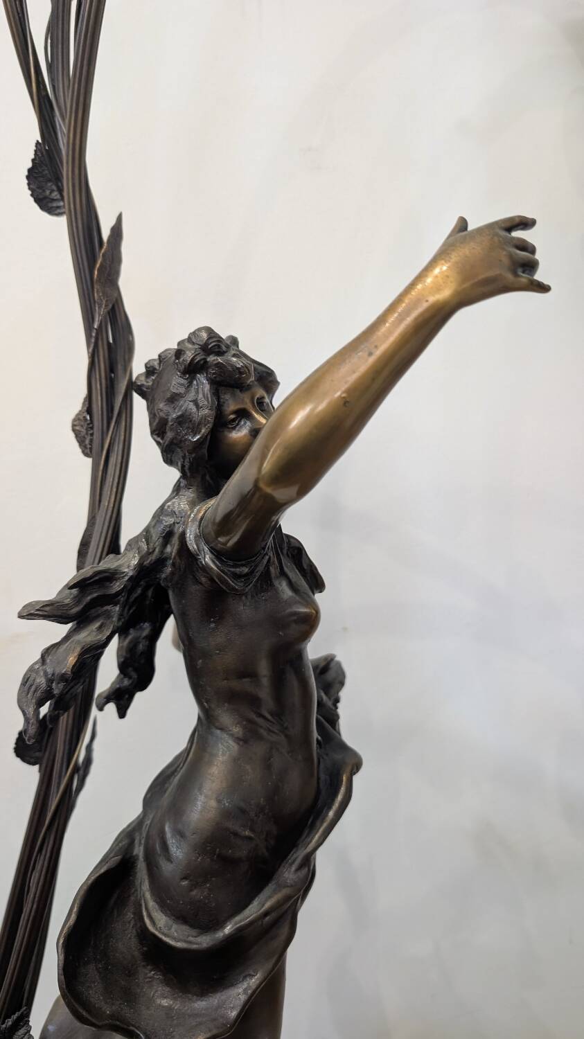 Bronze lamp signed Auguste Moreau – Woman with a shell