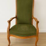 Fauteuil cabriolet de style Louis XV en bois sculpté et tissu vert