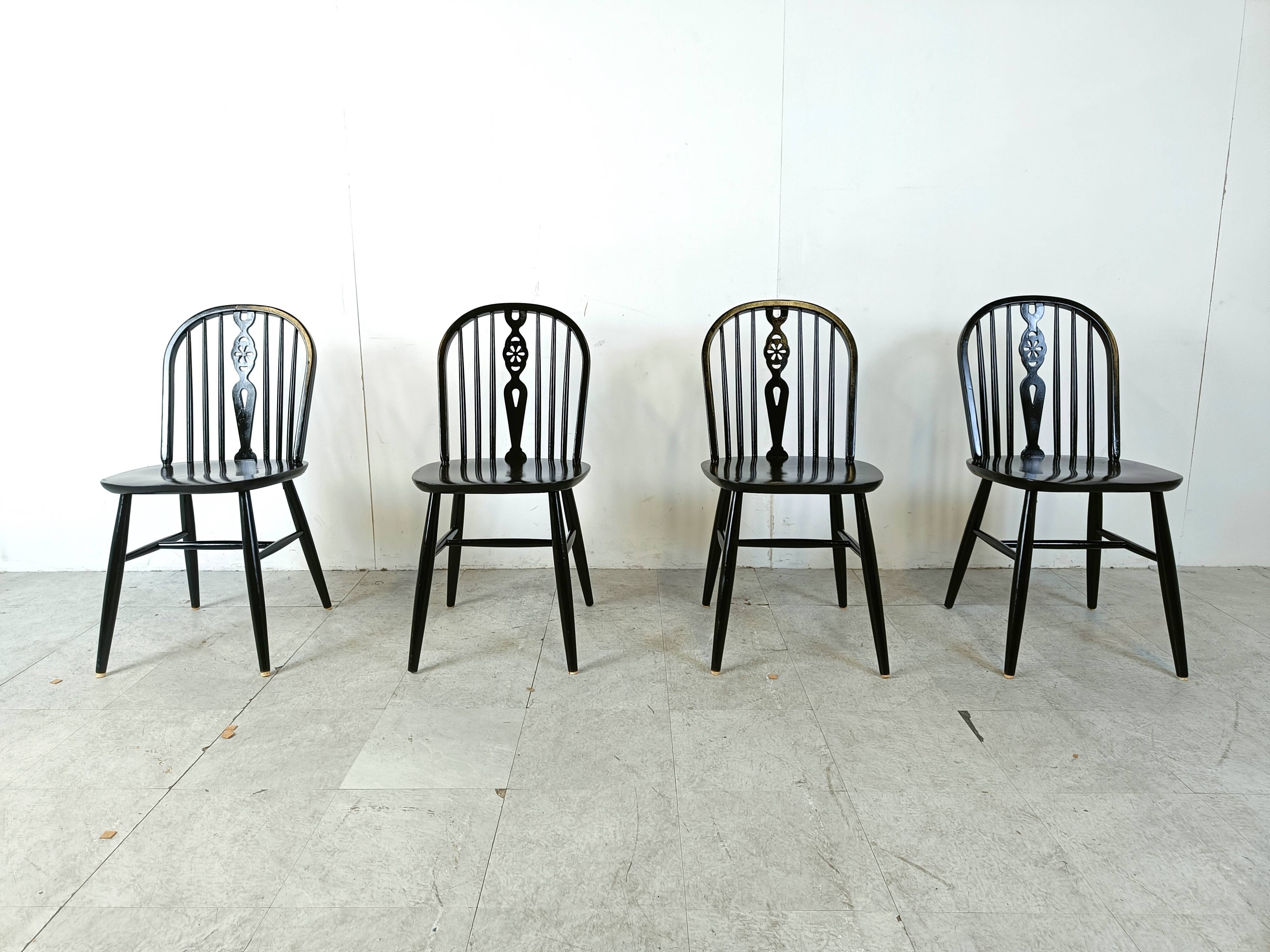 Ensemble de 4 chaises de salle à manger Ercol noircies, années 1950