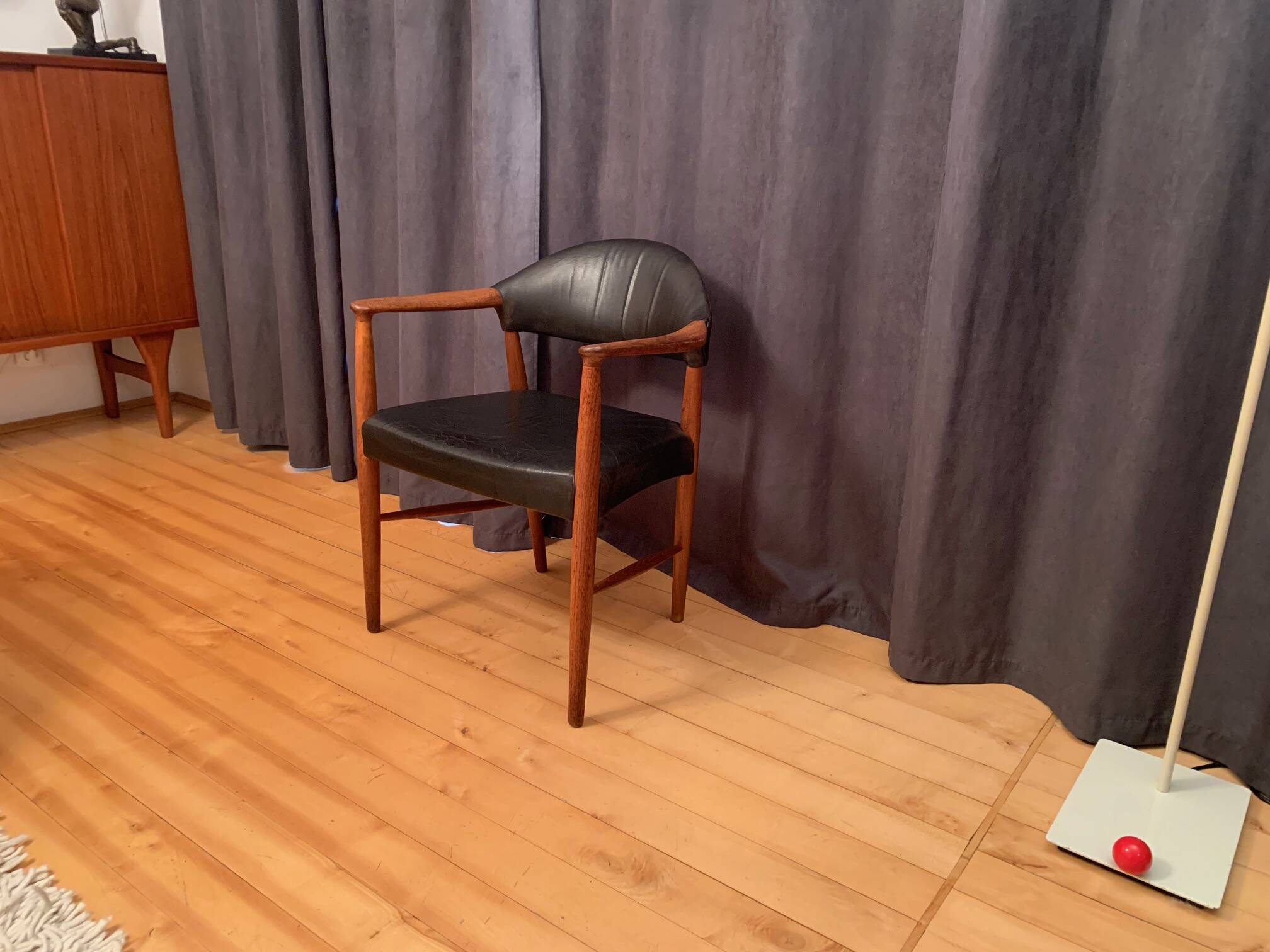 Armchair Model 223 designed by Kurt Olsen, Slagelse Mobelvaerk, Denmark, 1950s