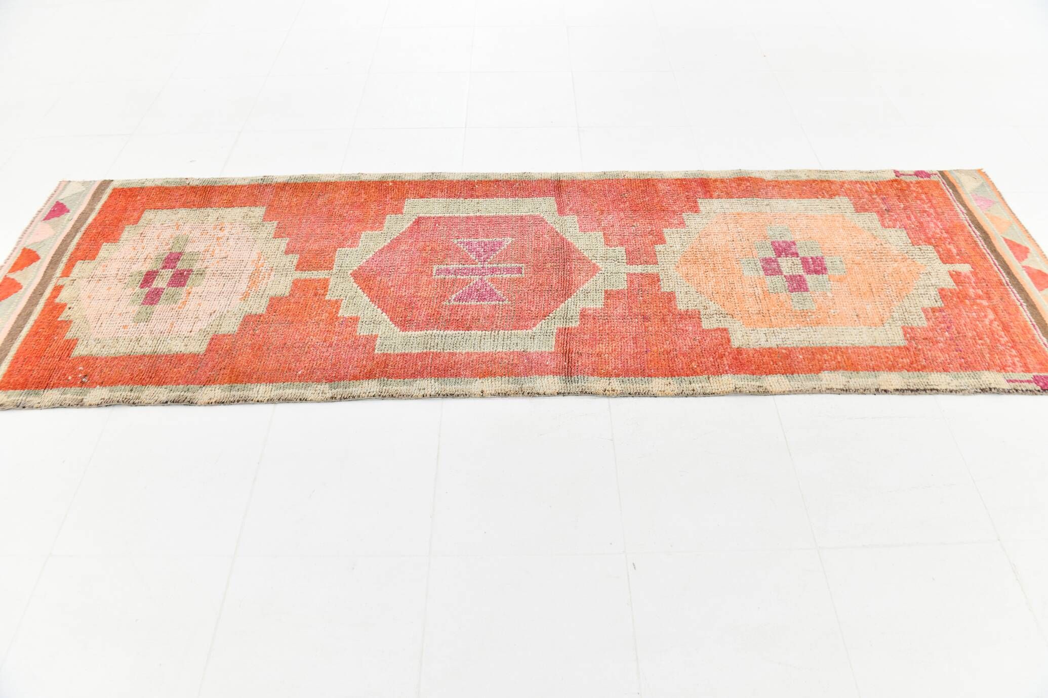 Tapis de couloir Oushak corail vintage, tapis turc ancien, 95x310 cm