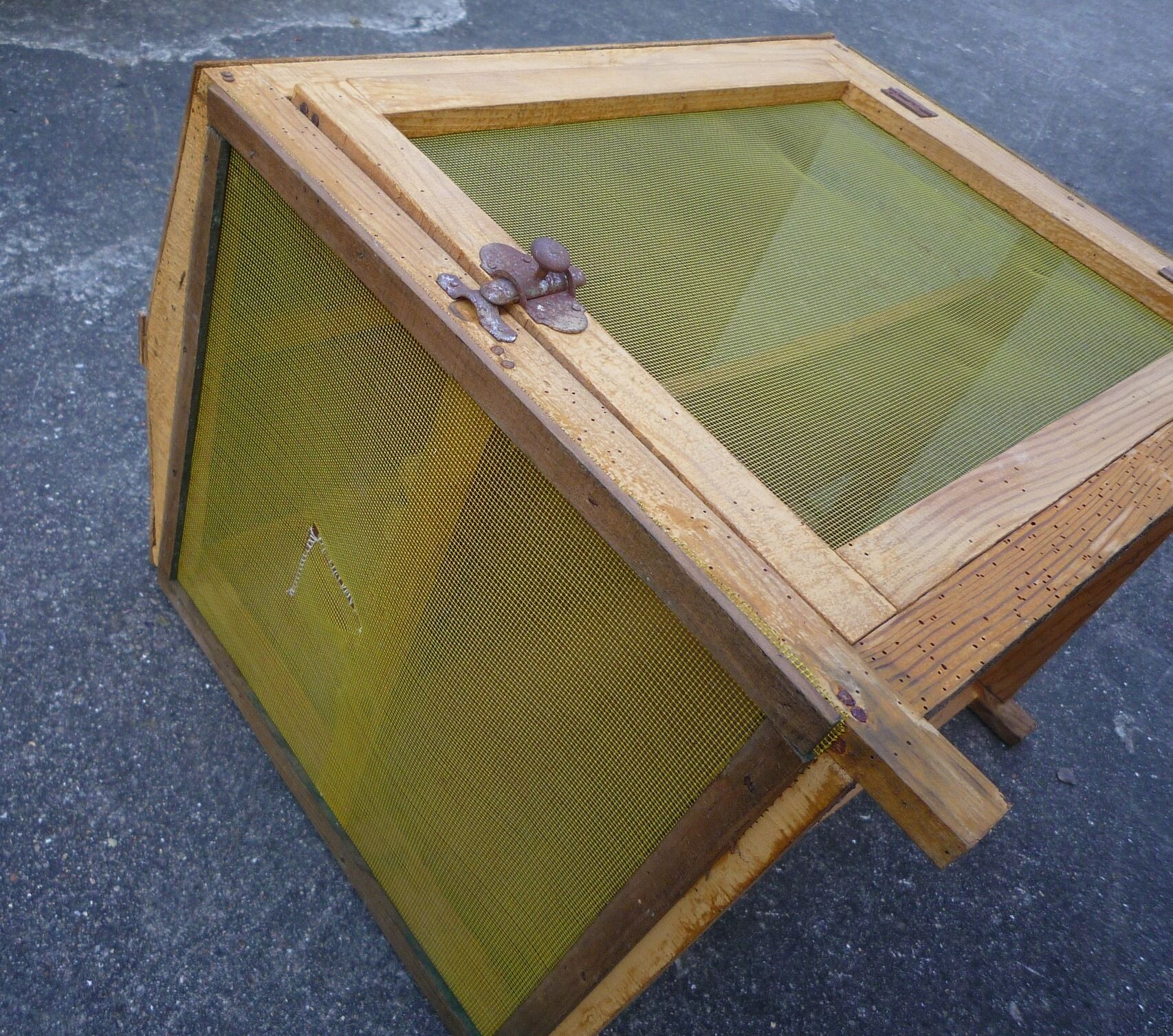 Former pantry made of wood