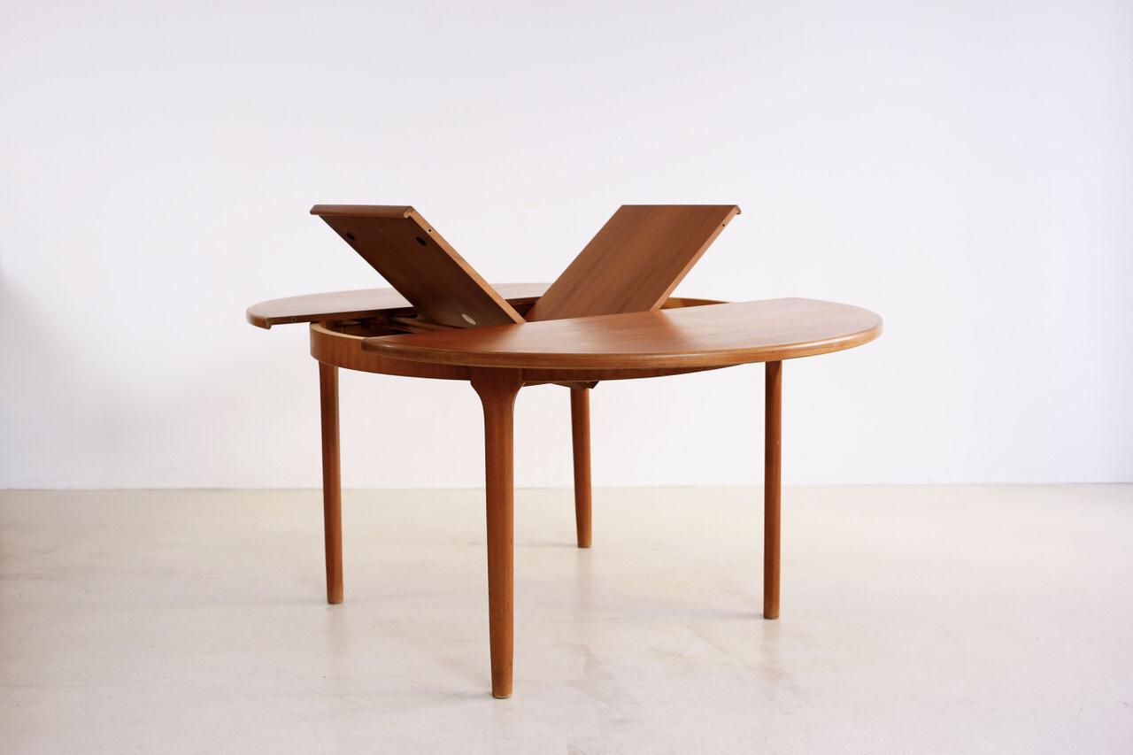 McIntosh extensible teak table, 60s