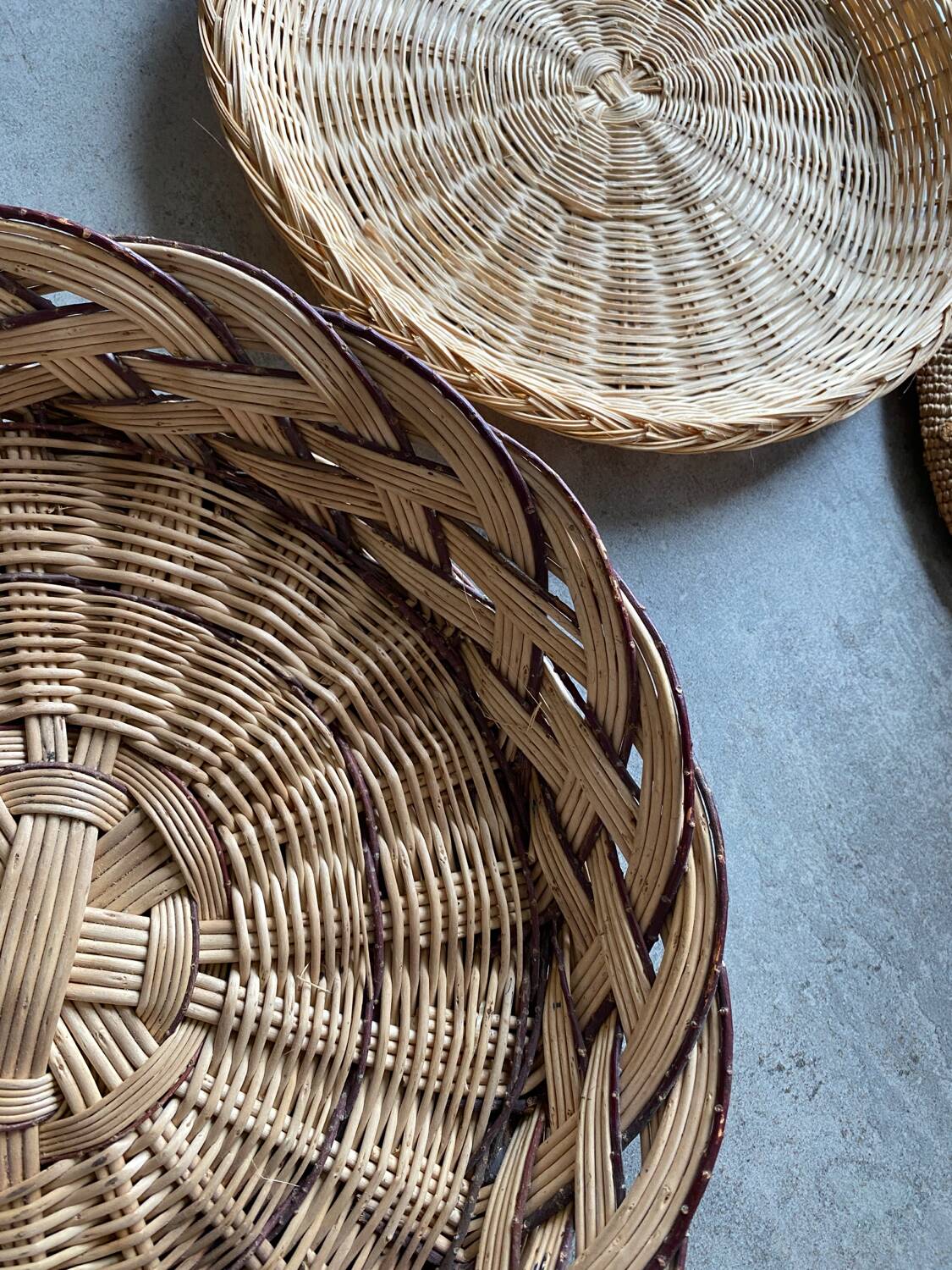 Lot of 5 baskets for wall decoration.