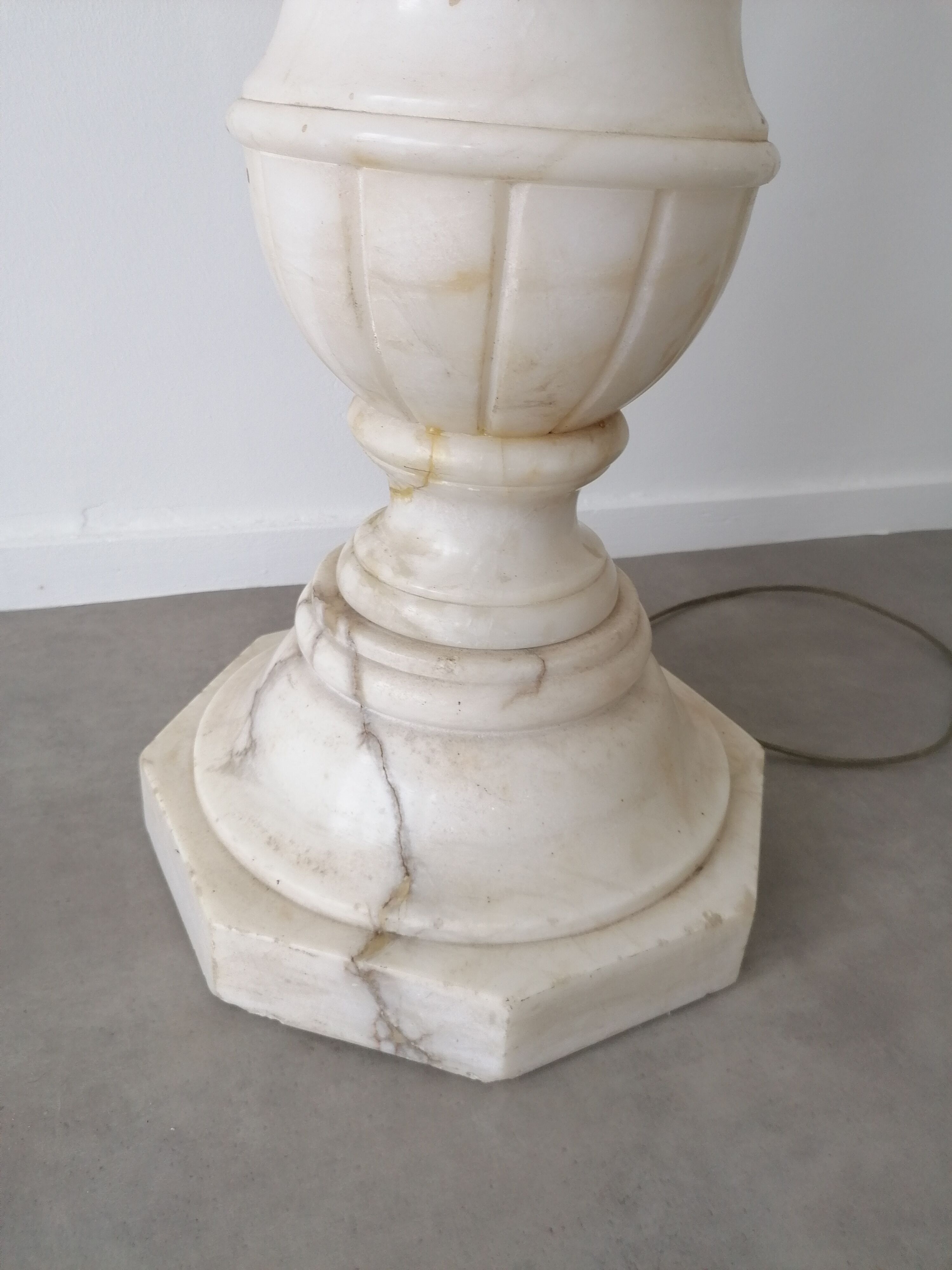 Marble, albatric column 1950