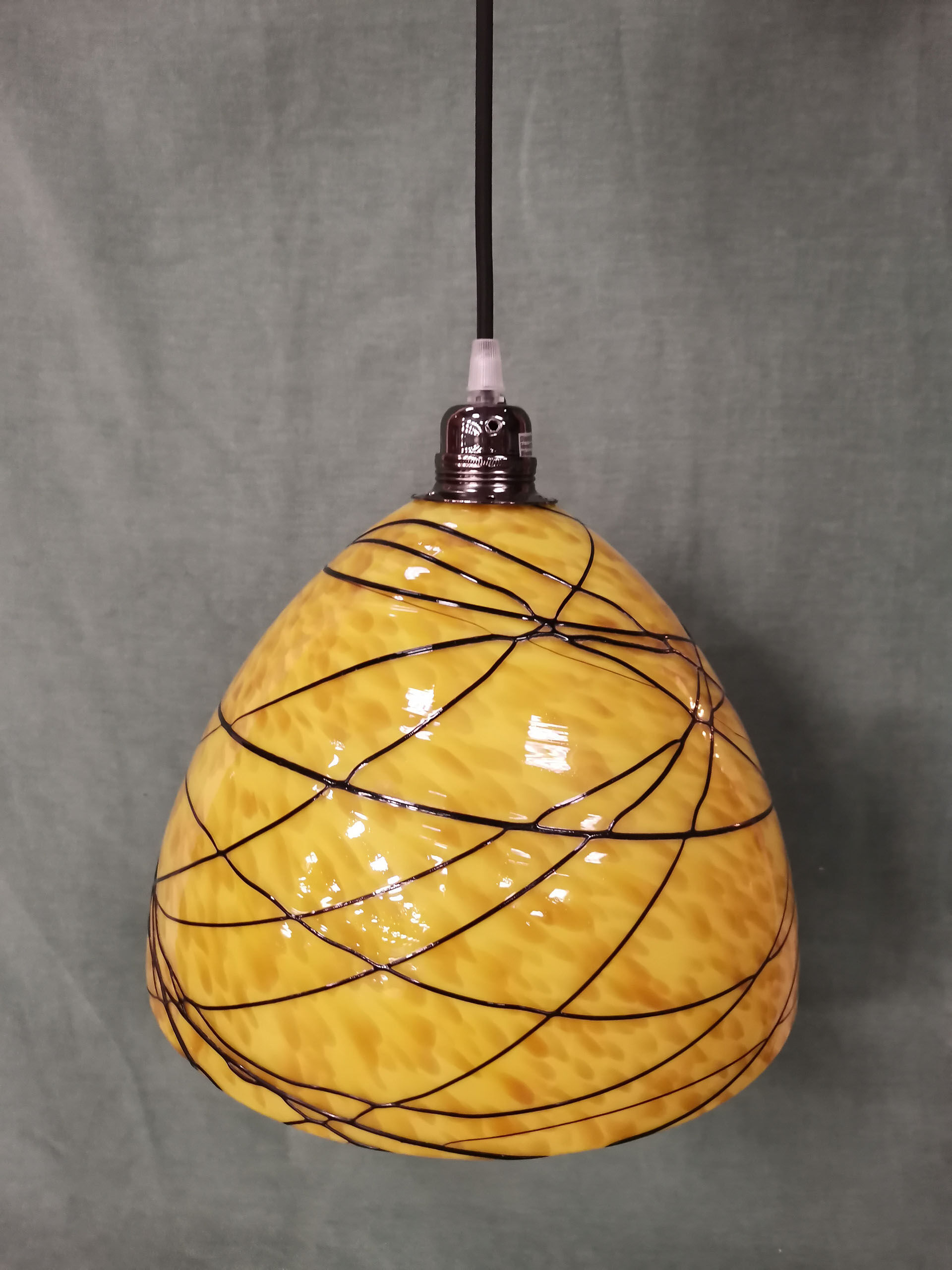 Suspension in yellow Clichy glass and black border