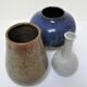 Trio de vases en grès émaillé bleu brun et blanc