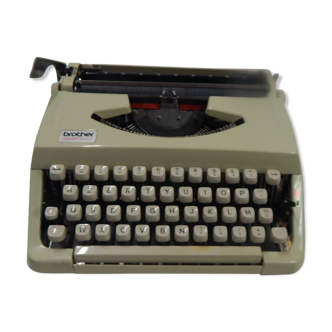 Portable Brother Deluxe 200, 1960s Writing Machine