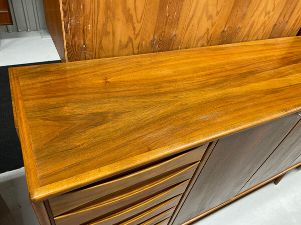 Enfilade scandinave en noyer, Möbelfabrik Linen, Horda, Suède, 1960