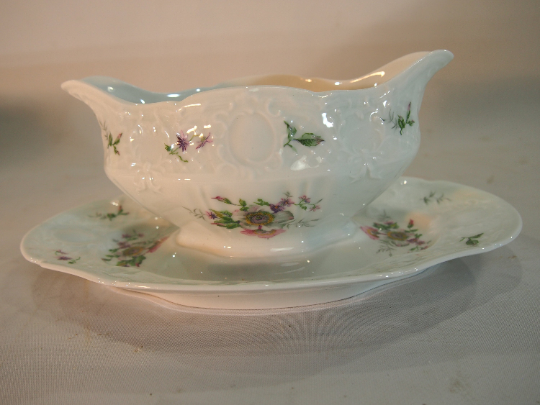 Lot Soupière and saucier Porcelaine hard Georges boyer