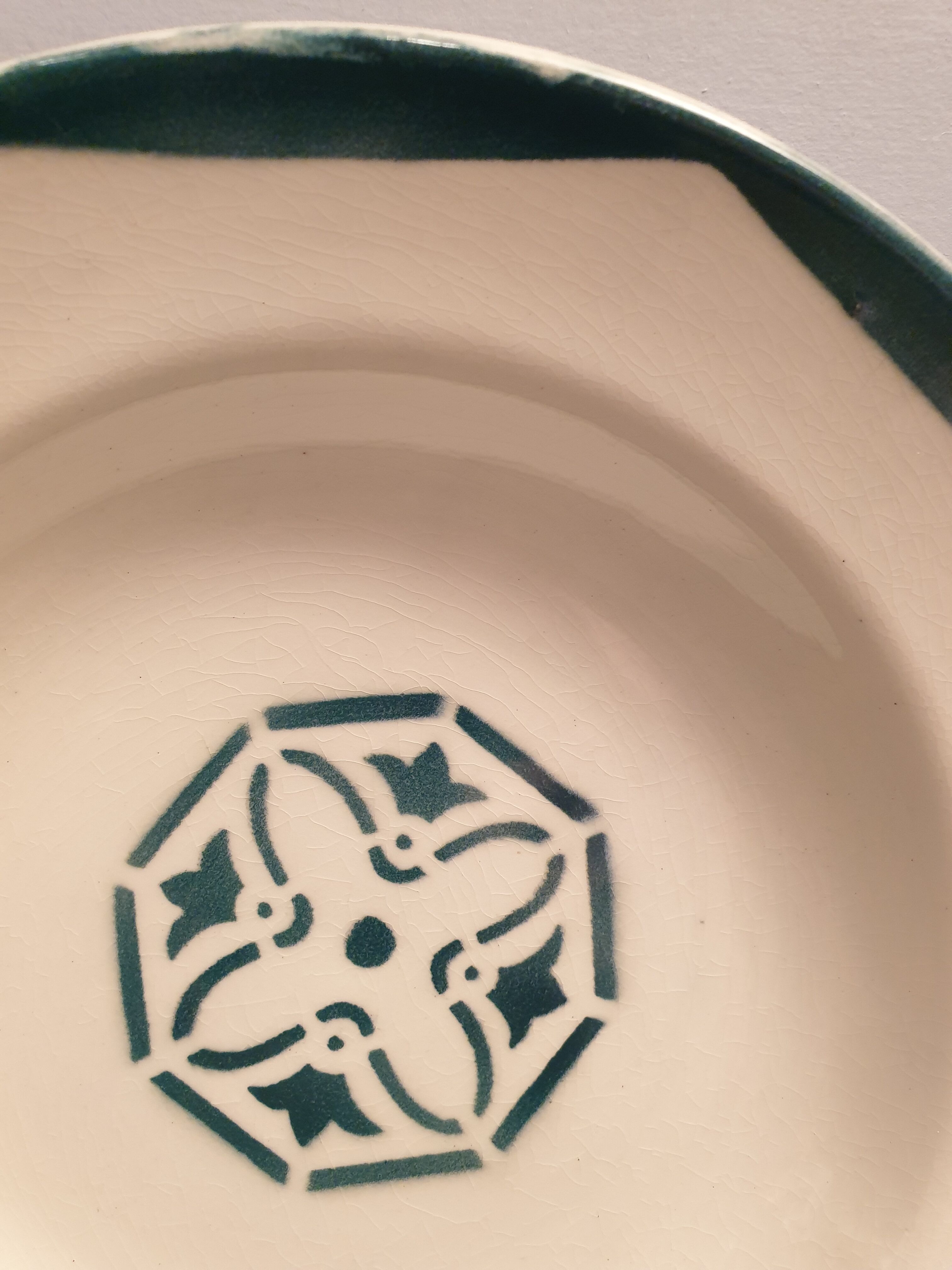 Suite of 8 flat plates Labrut brothers