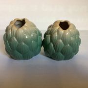 Paire de vases artichauts barbotine