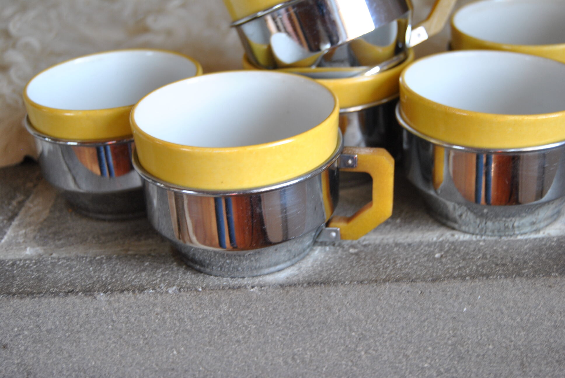 Series of 6 ceramic and stainless steel cups - 70s - Vintage