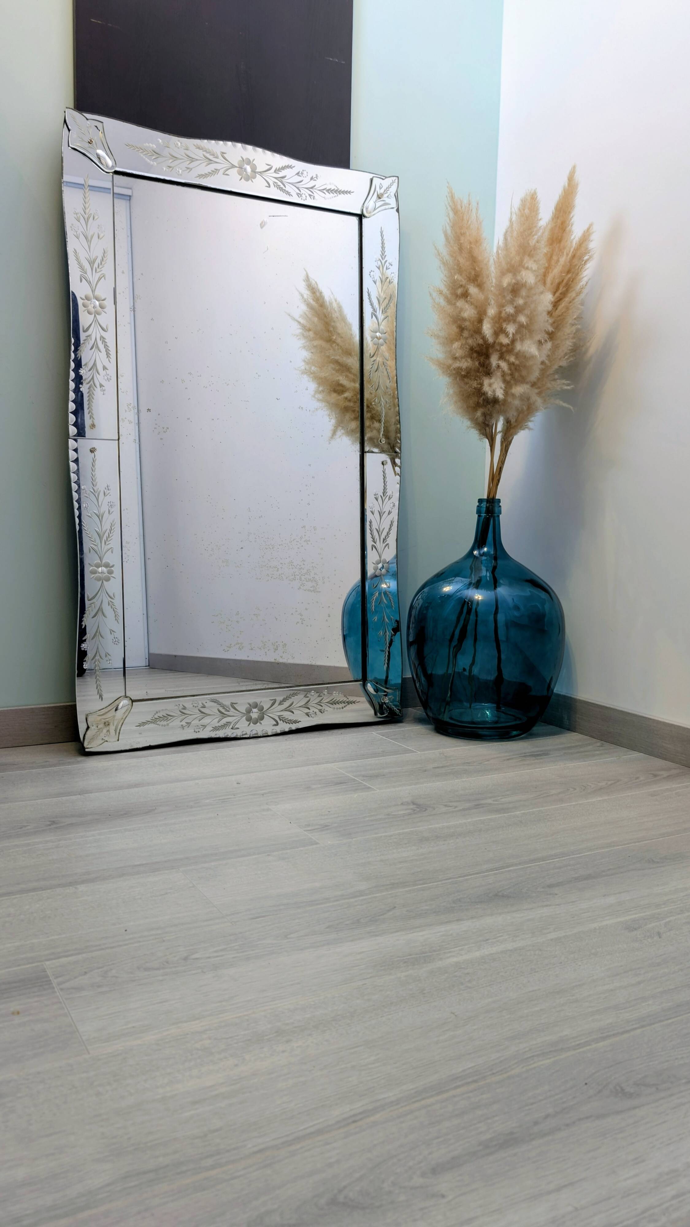 Large antique Venetian mirror – Murano flowers and engravings – 123 x 75 cm