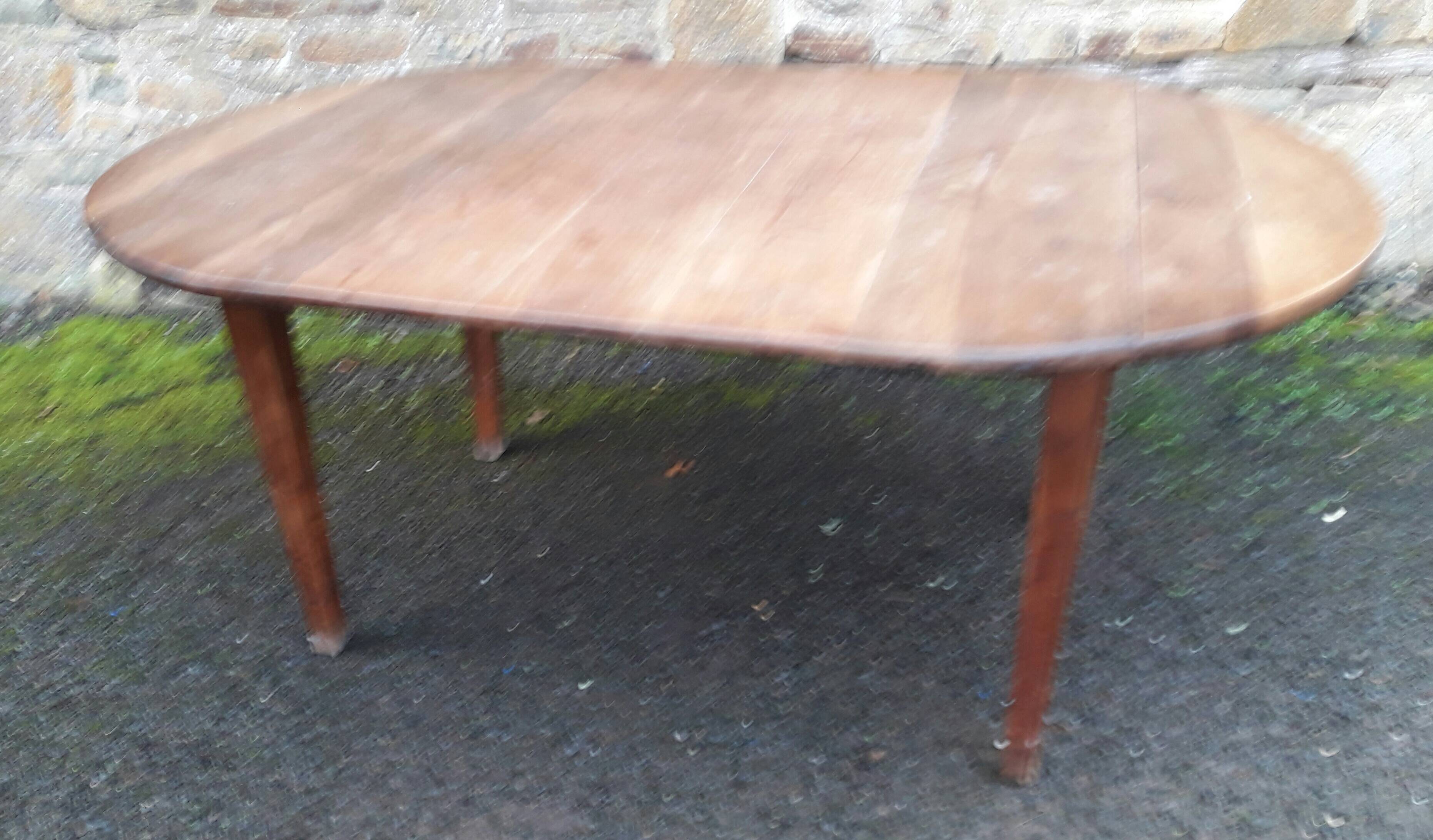 Oval fruit wood farm table