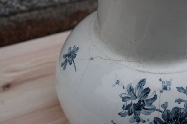 Broc de toilette ancien en faïence Terre de Fer – Salins – décor Marguerite