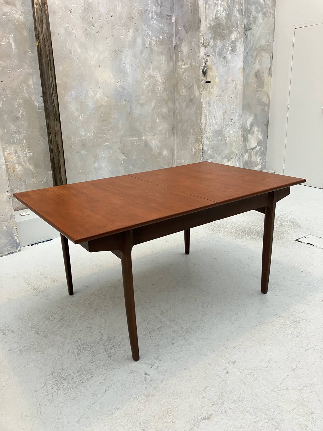 Table scandinave extensible vintage en teck