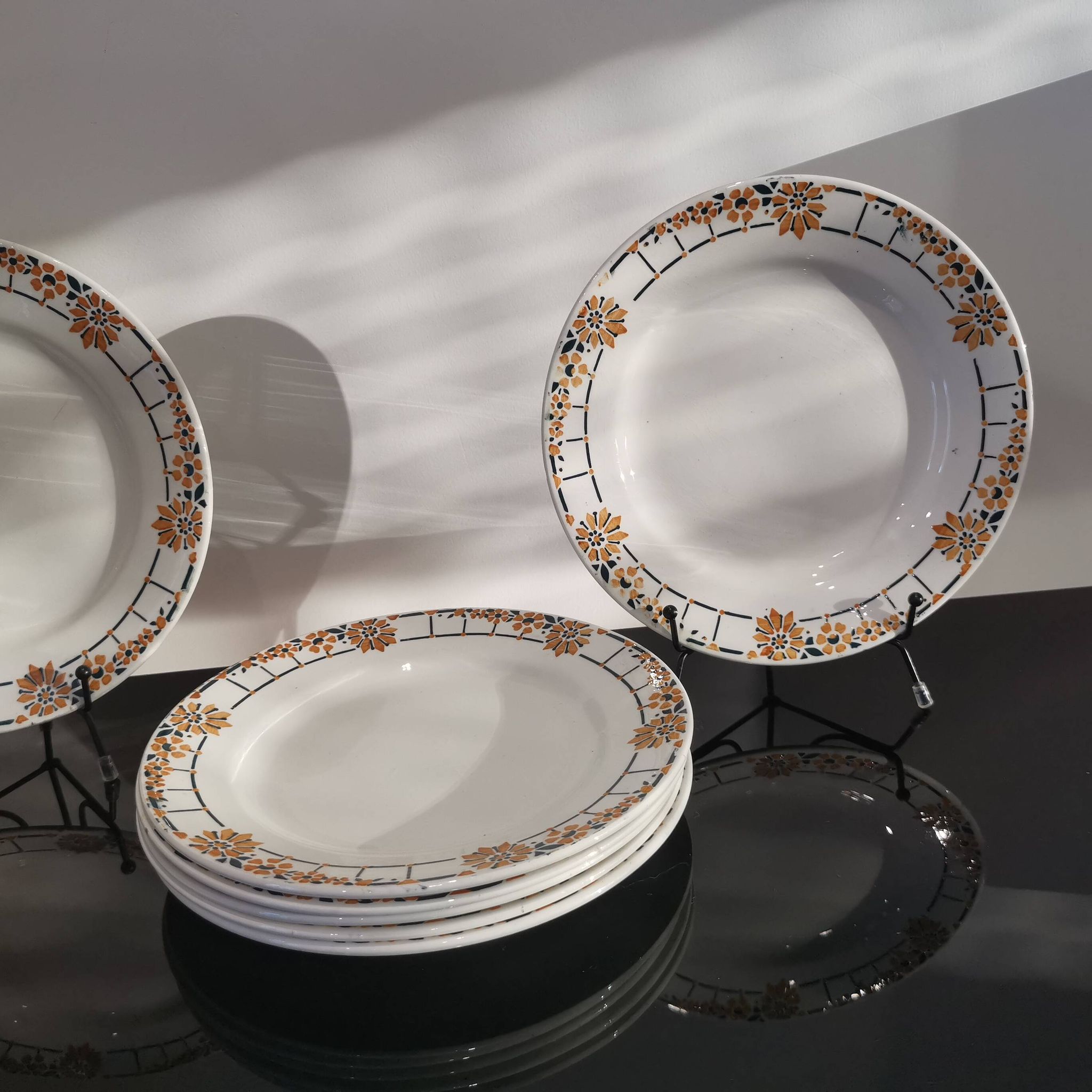 Series of 6 Saint Amand flat plates Ceranord France