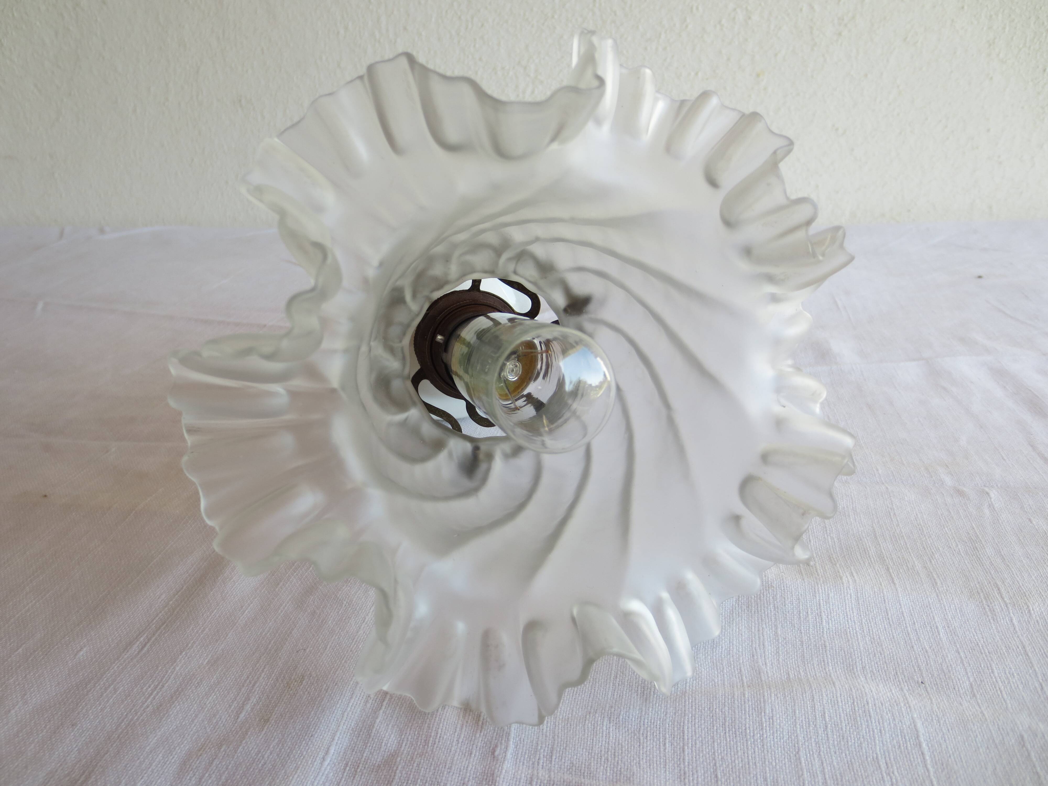 Straight wall or ceiling light fixture