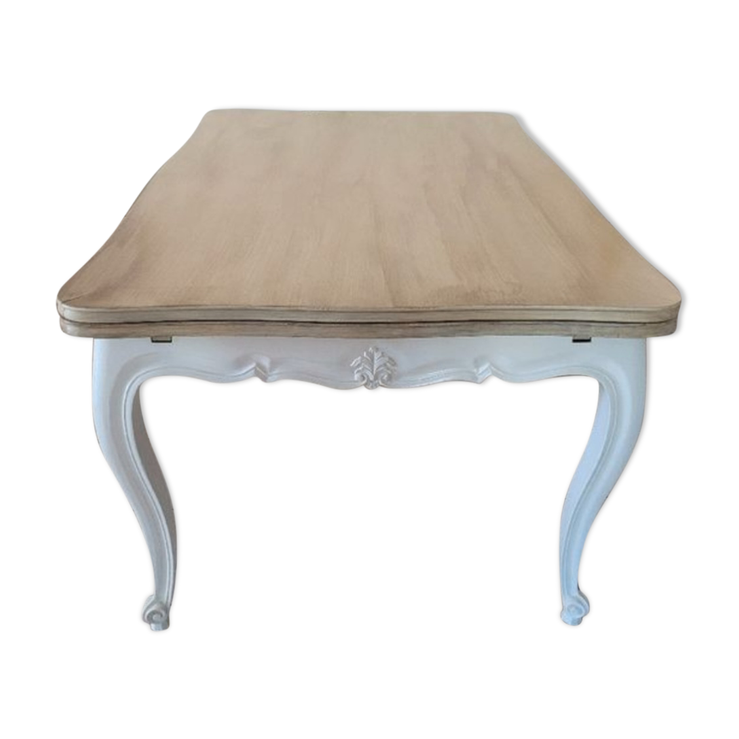 Extendable cherry wood table