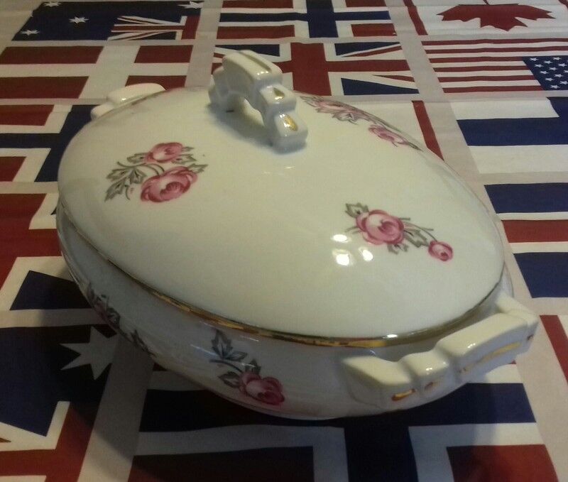 Décor floral and edging gold porcelain vases