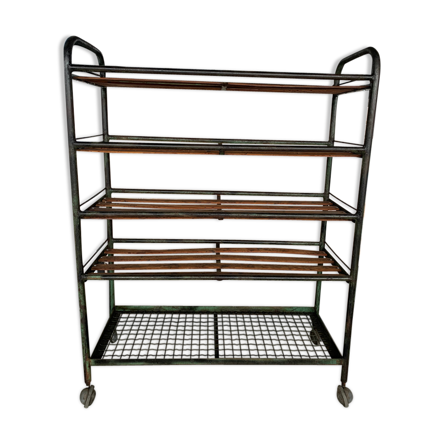 Industrial shelf on roulette