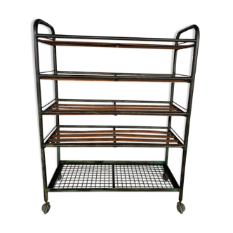 Industrial shelf on roulette