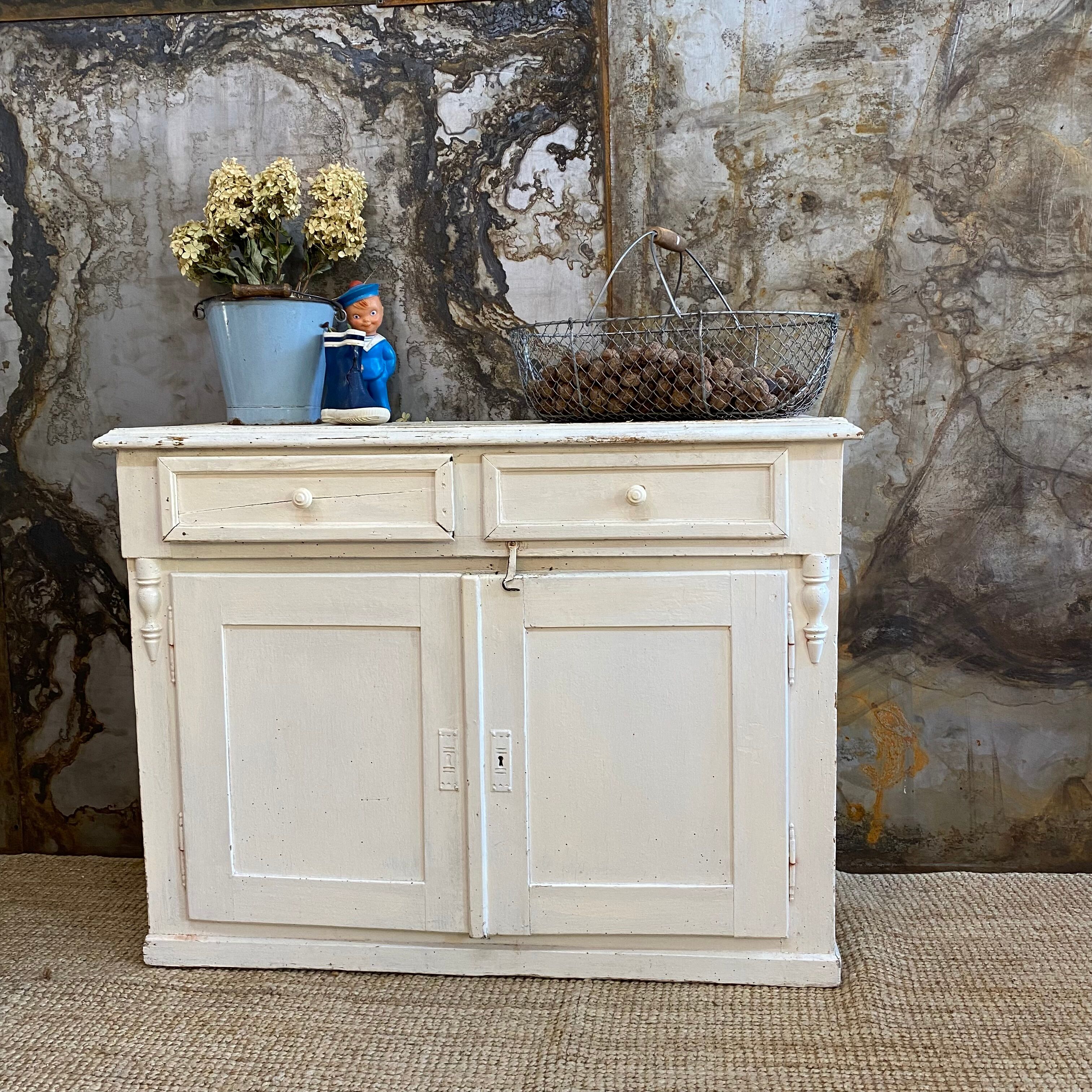 Parisian buffet in its pretty original patina