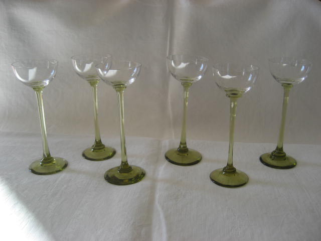 6 glasses of liqueur on foot Ouraline