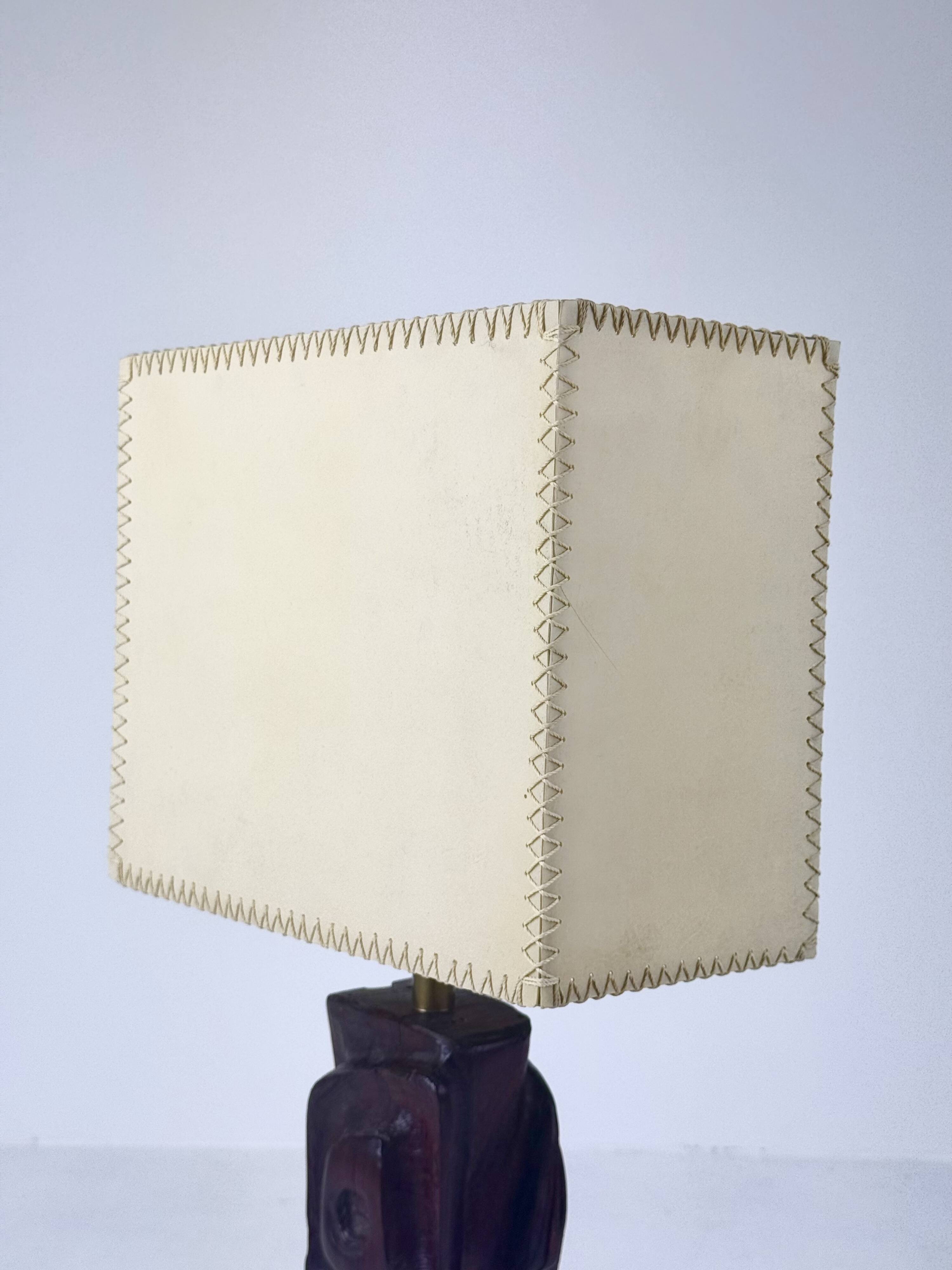 Lampe de table sculpturale en bois sculpté à la main par Gianni Pinna