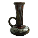 Vase en céramique émaillée avec motifs multicolores.