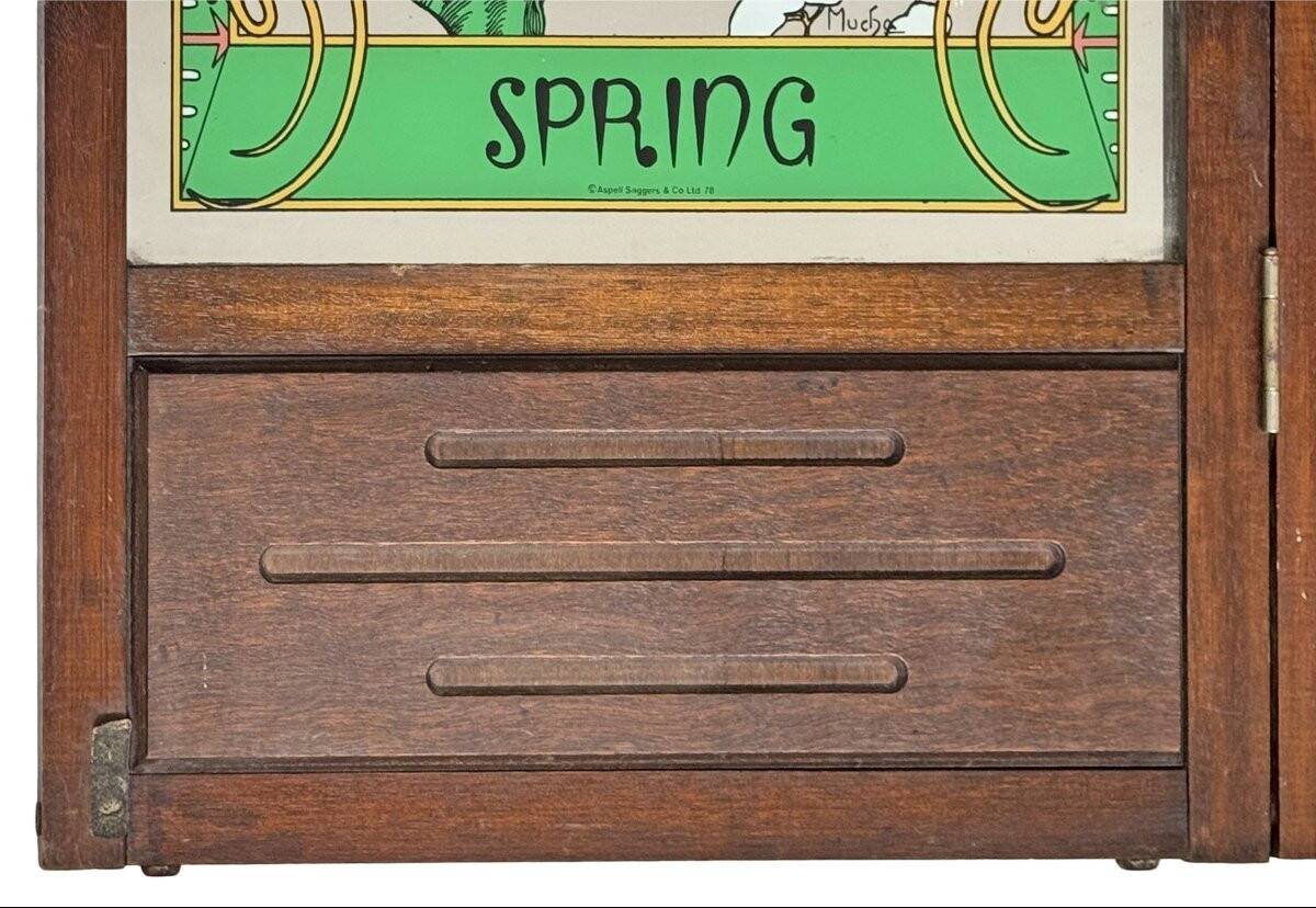 Screen decorated with the four seasons.