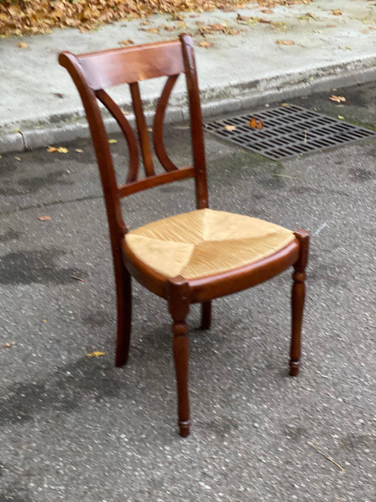 Louis XVI style chair in solid oak and straw.