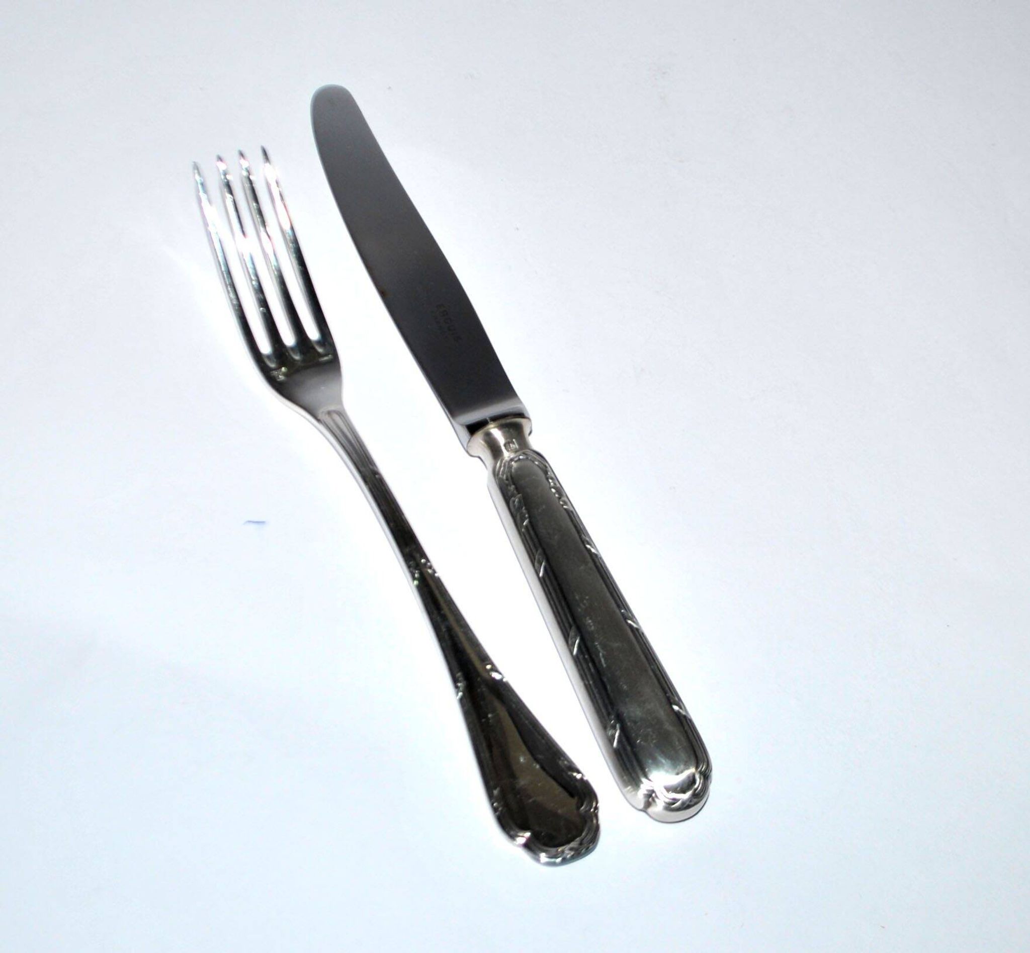 Ercuis set of 2 Trianon metal-plated dessert cutlery with crossed ribbon for cheese starter.