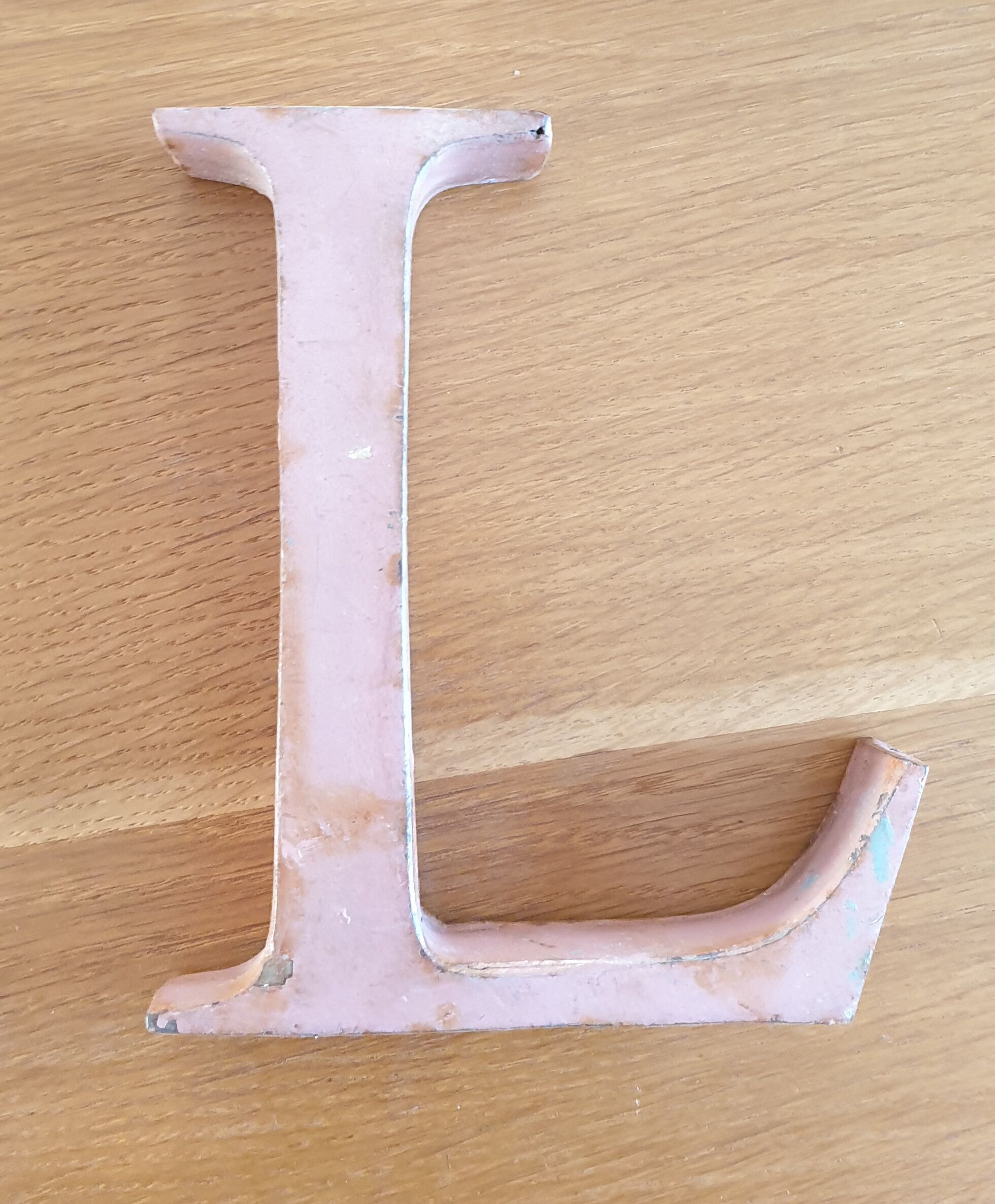 Letter l pink metal