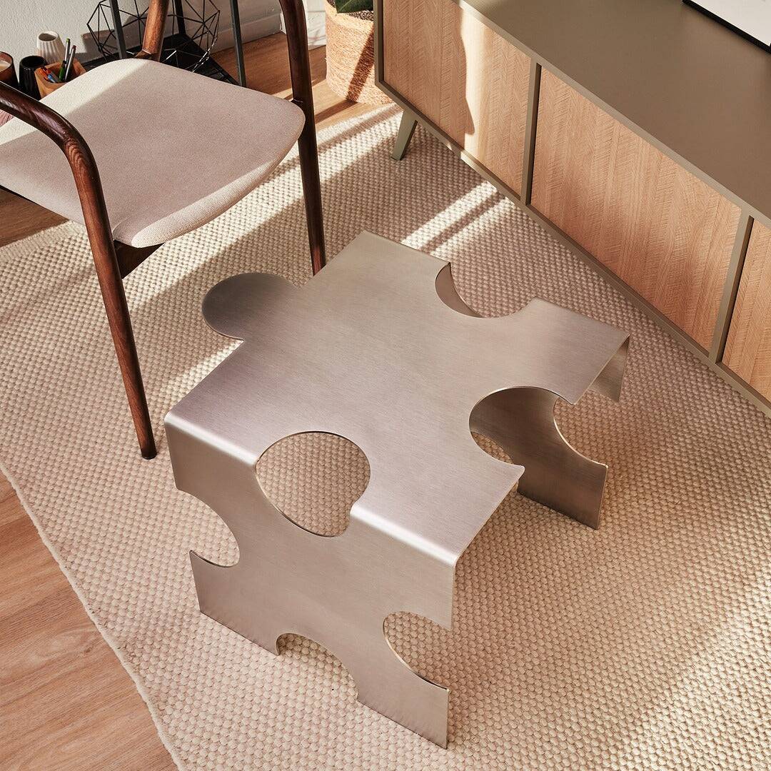 Puzzle - table basse sculpturale en acier inoxydable par Veliento