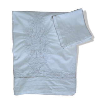 Tablecloth and twelve towels embroidered lace