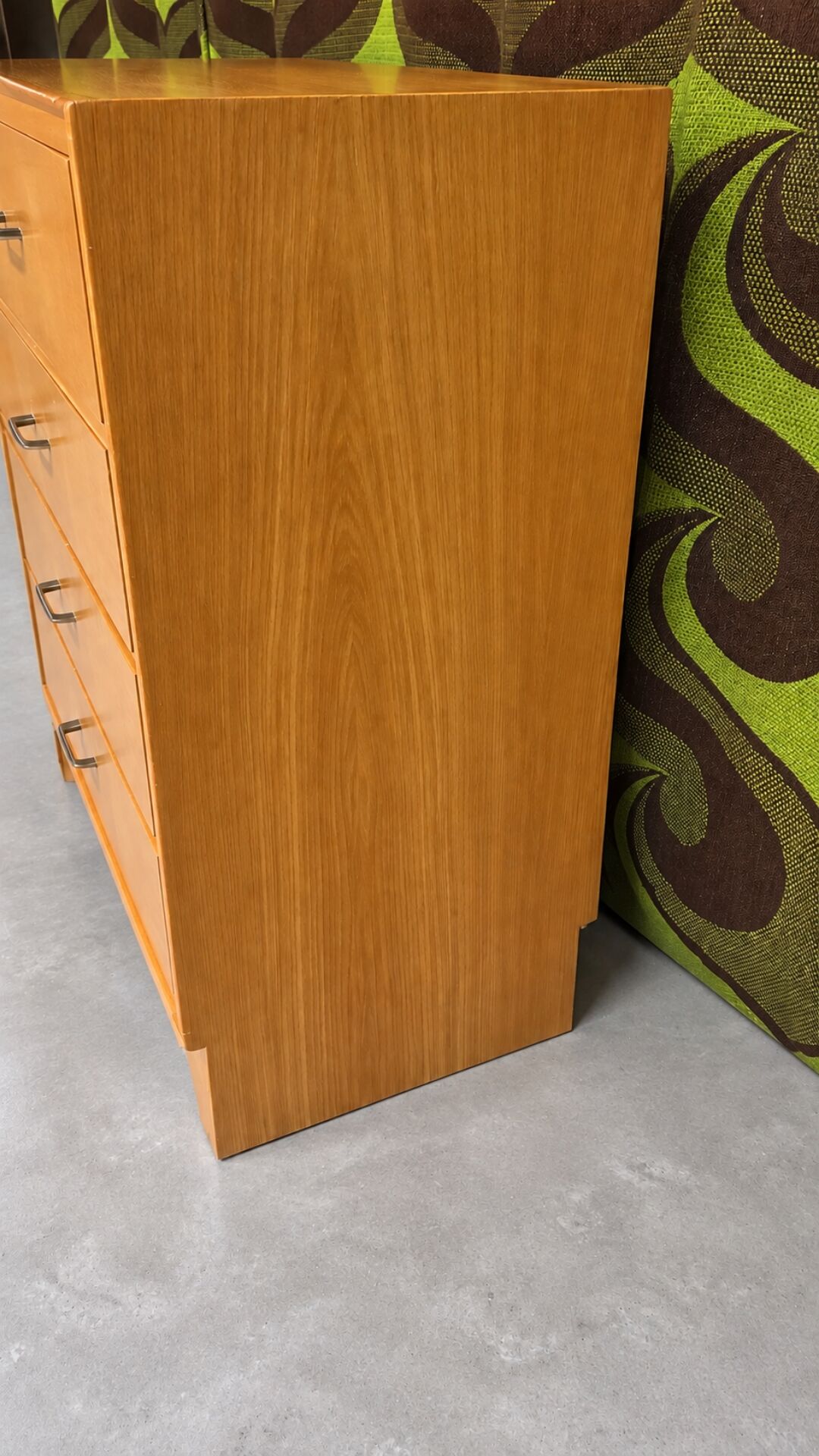Vintage 1960s chest of drawers - 4 drawers - leg frame