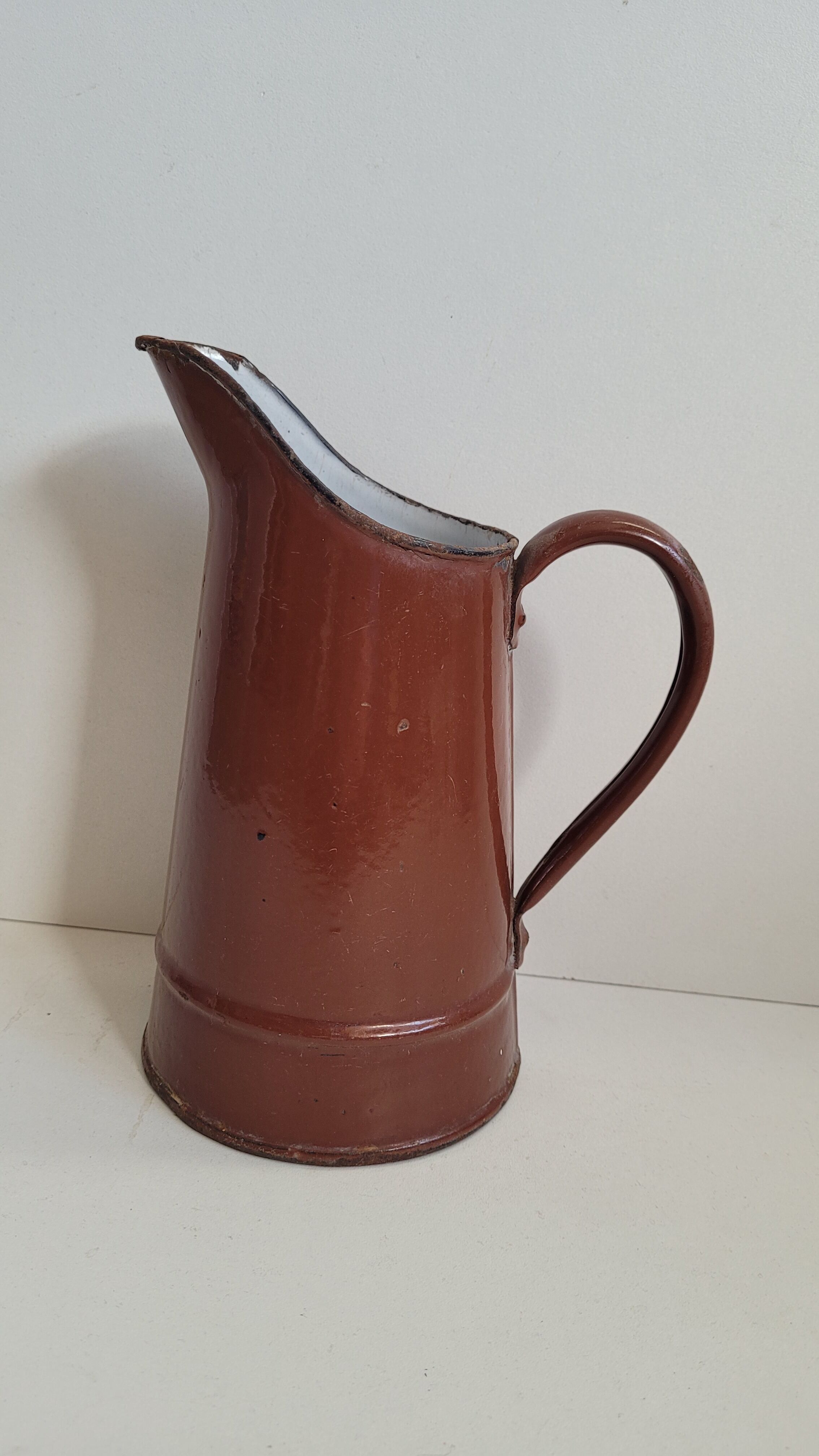 Broc pitcher enamelled brown