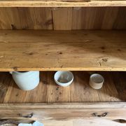 Bibliothèque en bois rénovée
