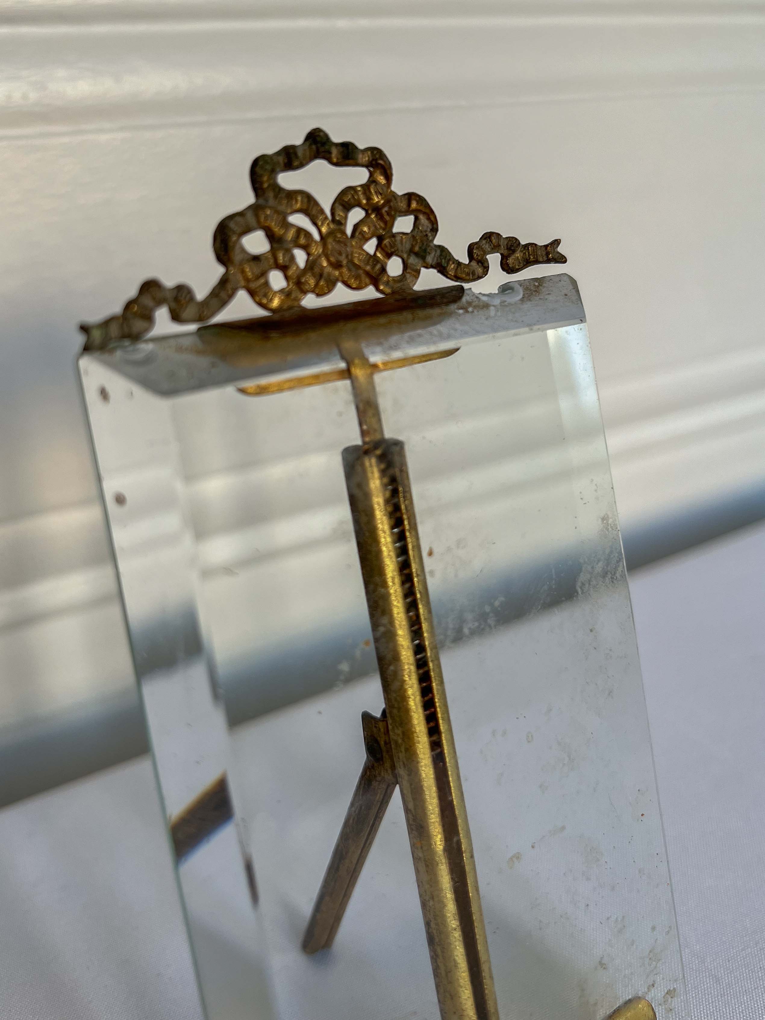Frame in brass and beveled glass