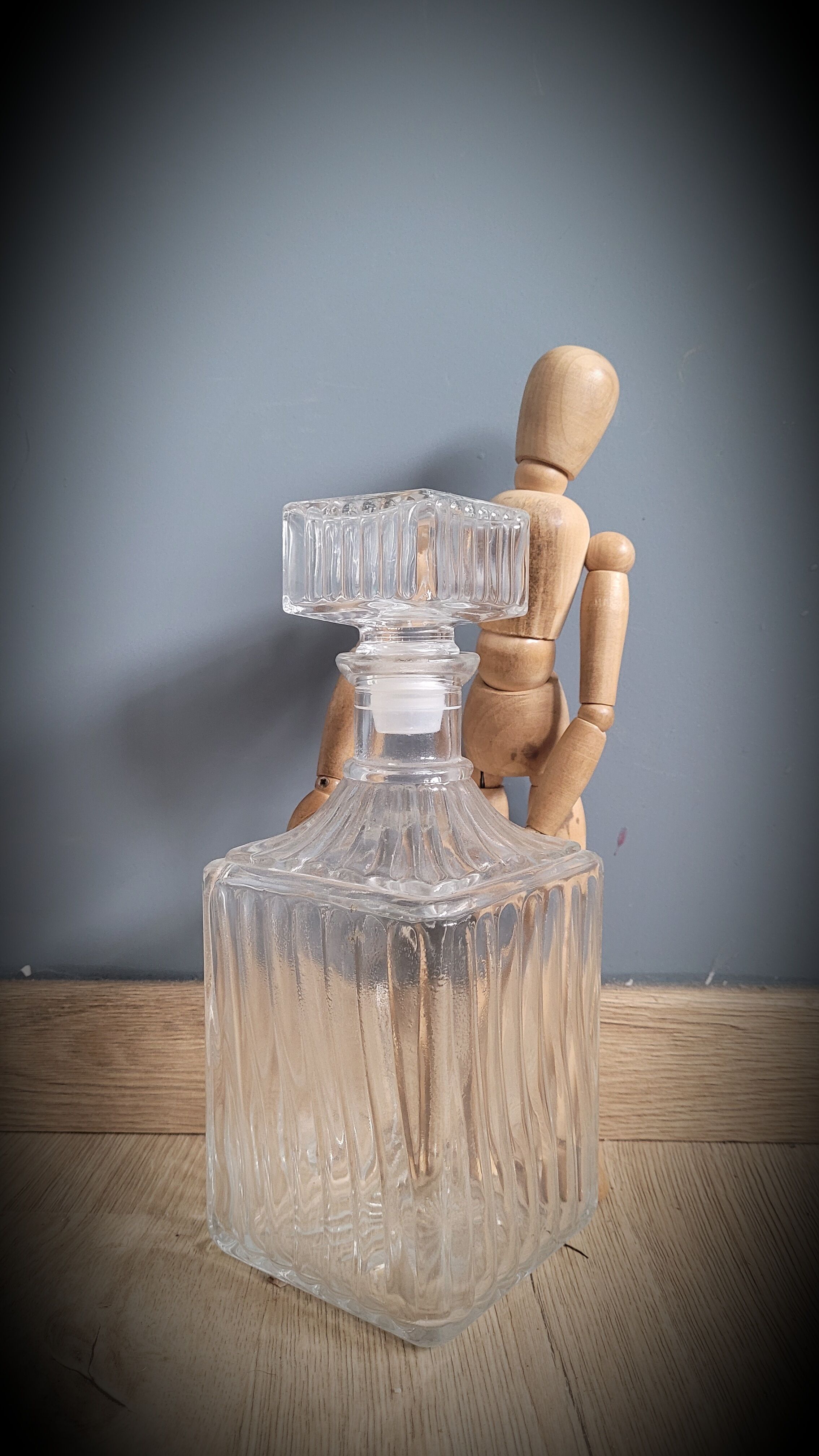 Glass decanter