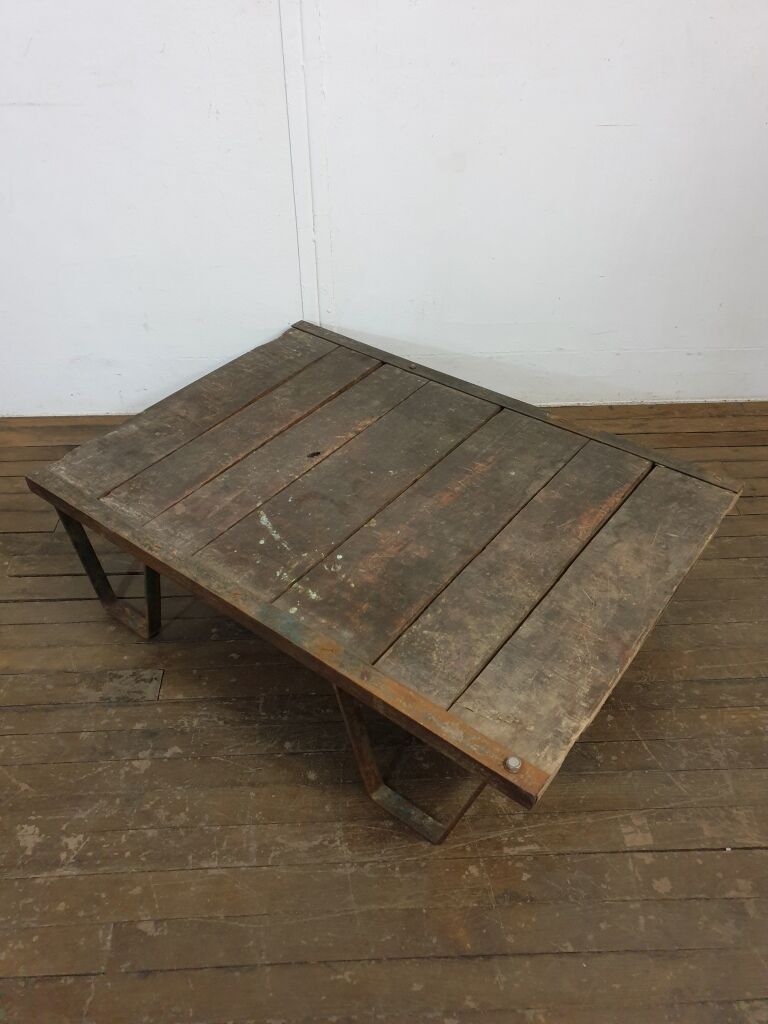 Industrial plant pallet coffee table