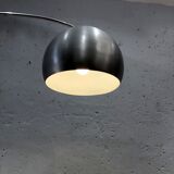 Lampadaire Arco en inox brossé avec le pied en travertin 1970