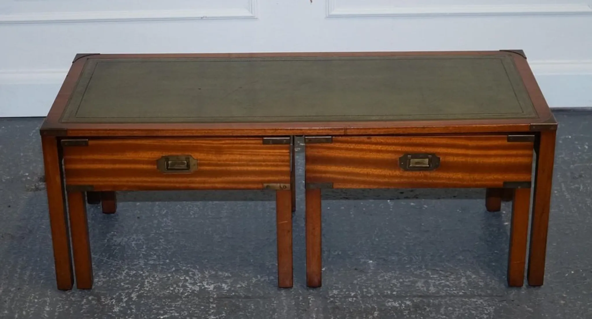 Table Basse Bevan Funnell avec Plateau en Cuir Vert
